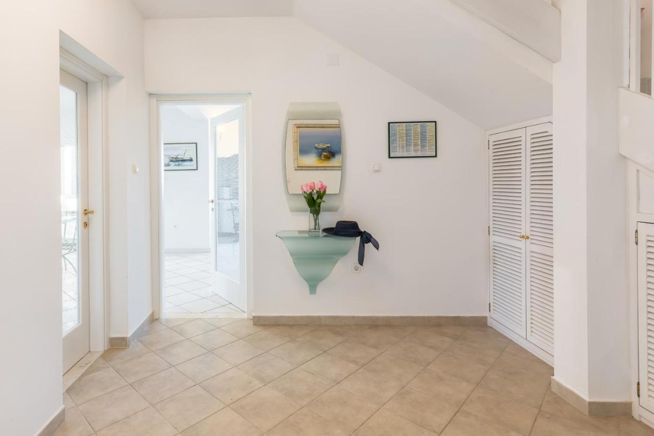 Apartments Croatia Трогир Екстериор снимка