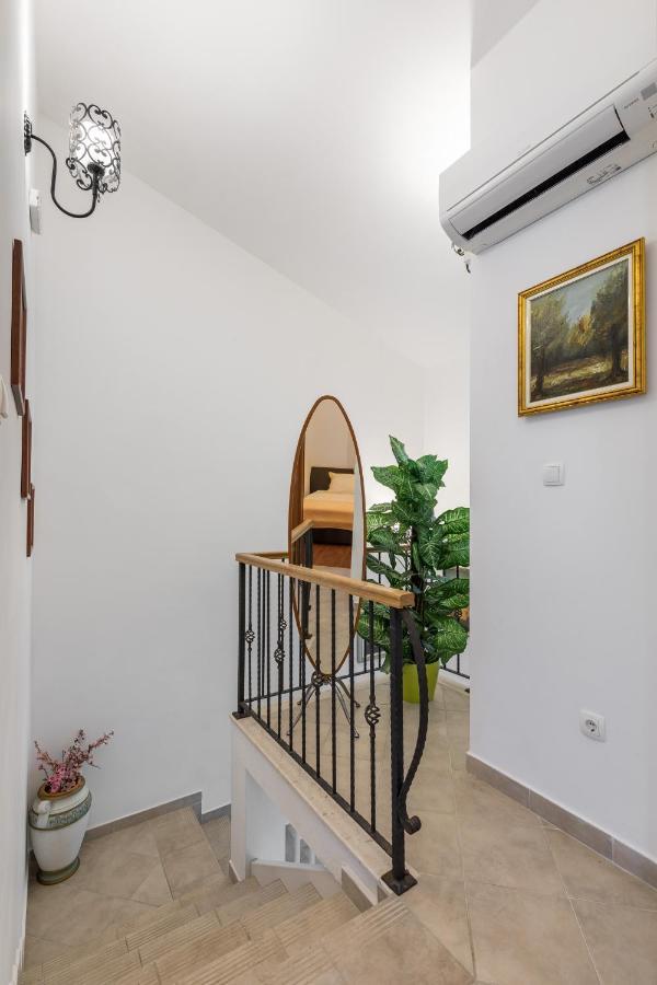 Apartments Croatia Трогир Екстериор снимка